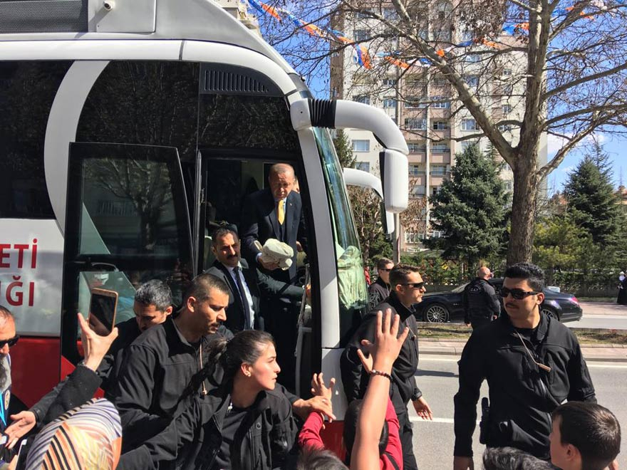 Erdoğan Konya'da vatandaşı selamladı 6