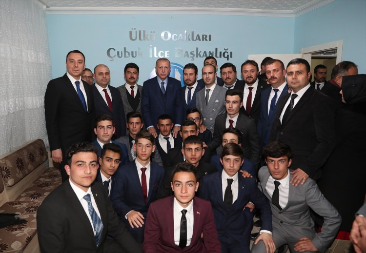 Cumhurbaşkanı Erdoğan'dan Ülkü Ocakları'na ziyaret 15