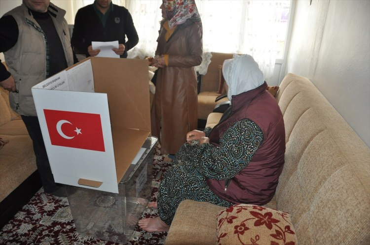 Türkiye 31 Mart seçimleri için sandığa koştu 13