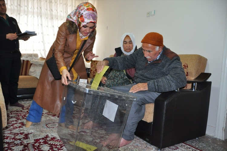 Türkiye 31 Mart seçimleri için sandığa koştu 14