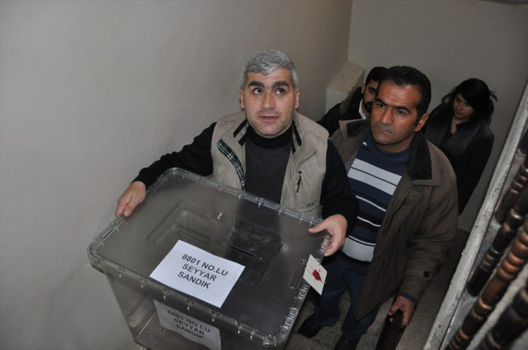 Türkiye 31 Mart seçimleri için sandığa koştu 15