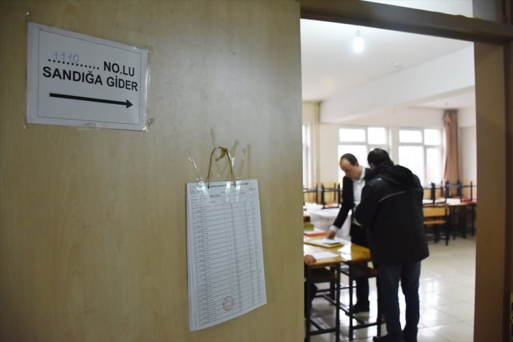 Türkiye 31 Mart seçimleri için sandığa koştu 17