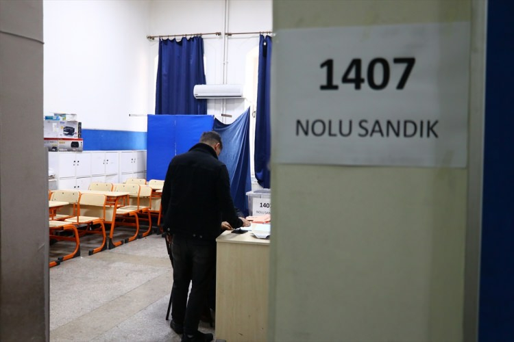 Türkiye 31 Mart seçimleri için sandığa koştu 3