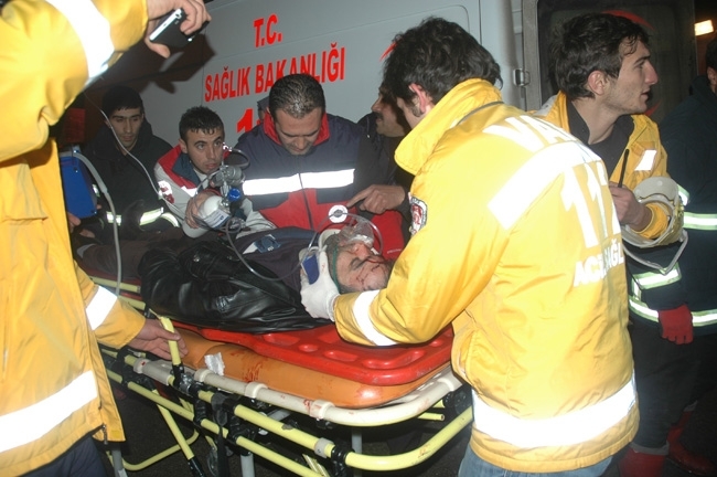 Van'da cezaevi aracı ambulans çarpıştı: 1 ölü, 12 yaralı 2