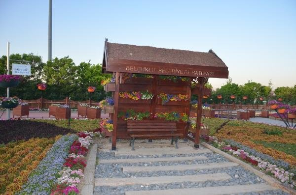 Konya'da 500 bin bitkinin bulunduğu rengarenk bahçeye ziyaretçi akını 3