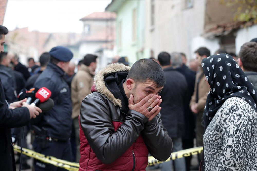 Konya'da 2 katlı kerpiç binada göçük! 3 ölü 12
