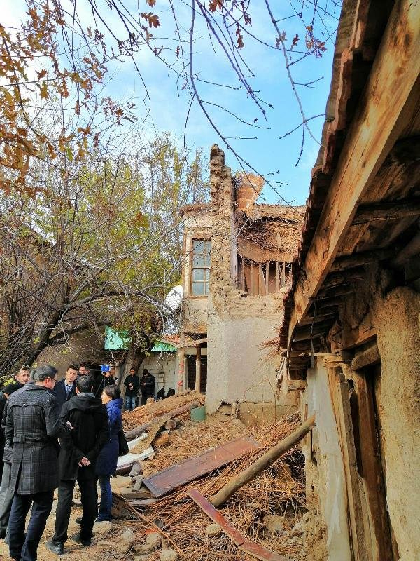 Konya'da 2 katlı kerpiç binada göçük! 3 ölü 15