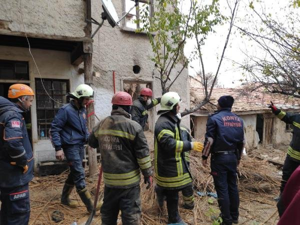 Konya'da 2 katlı kerpiç binada göçük! 3 ölü 19