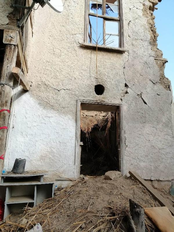 Konya'da 2 katlı kerpiç binada göçük! 3 ölü 23