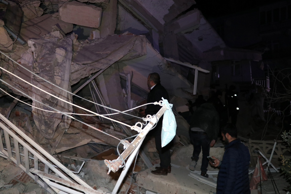 Elazığ'da 6,5 büyüklüğünde deprem 11
