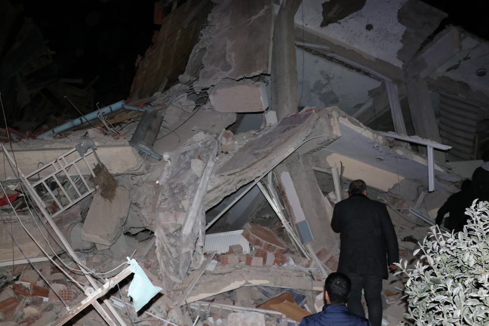 Elazığ'da 6,5 büyüklüğünde deprem 12