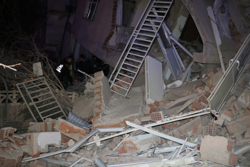Elazığ'da 6,5 büyüklüğünde deprem 14