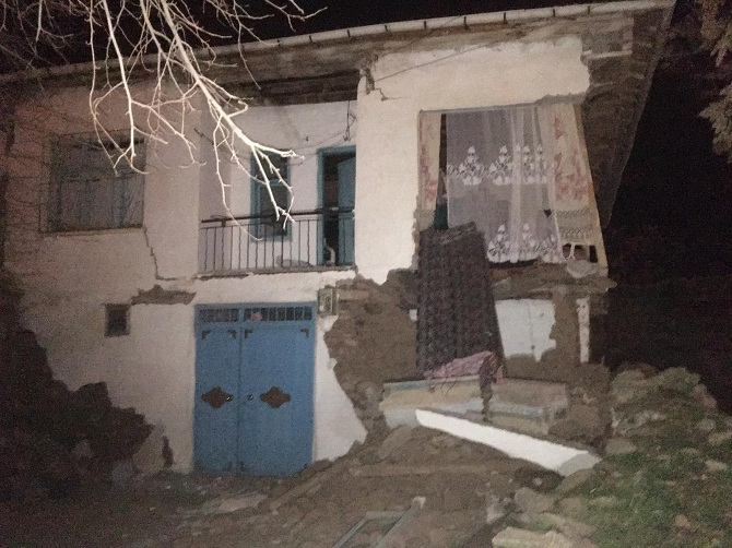 Elazığ'da 6,5 büyüklüğünde deprem 21
