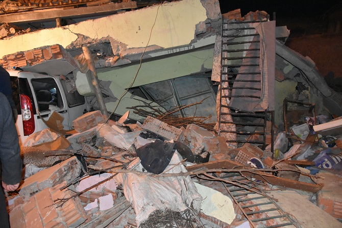 Elazığ'da 6,5 büyüklüğünde deprem 27