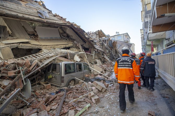 Elazığ’da depremin etkileri gün ağarınca ortaya çıktı 10