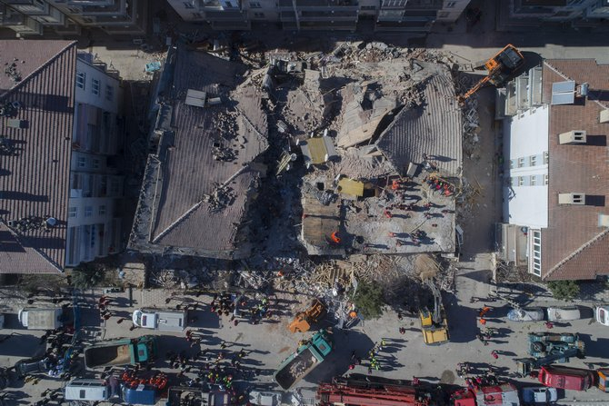 Elazığ’da depremin etkileri gün ağarınca ortaya çıktı 24