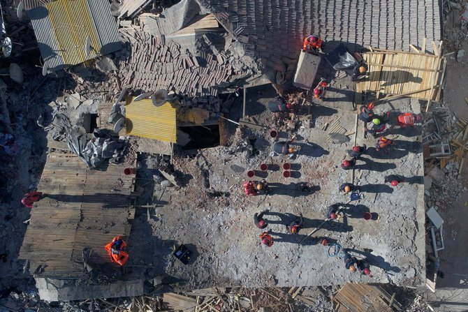 Elazığ’da depremin etkileri gün ağarınca ortaya çıktı 25