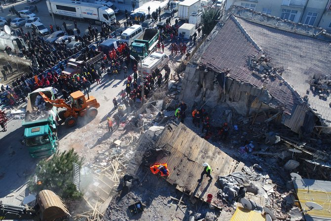 Elazığ’da depremin etkileri gün ağarınca ortaya çıktı 27