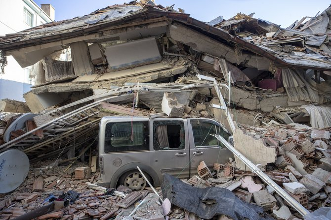 Elazığ’da depremin etkileri gün ağarınca ortaya çıktı 7