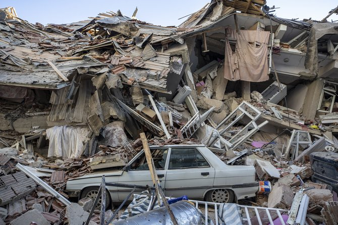 Elazığ’da depremin etkileri gün ağarınca ortaya çıktı 9