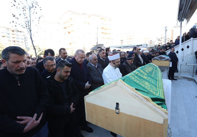 Cumhurbaşkanı Erdoğan Elazığ'da cenaze namazına katıldı 8