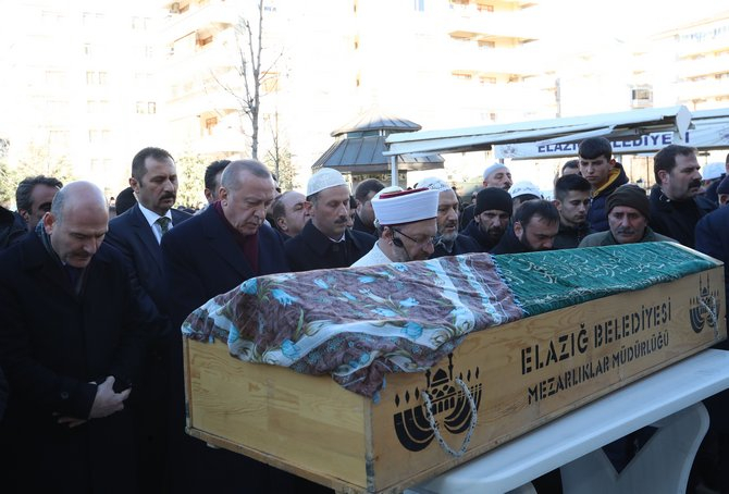 Cumhurbaşkanı Erdoğan Elazığ'da cenaze namazına katıldı 9