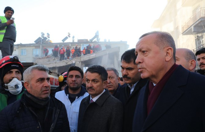 Erdoğan deprem bölgesinde incelemelerde bulundu 5