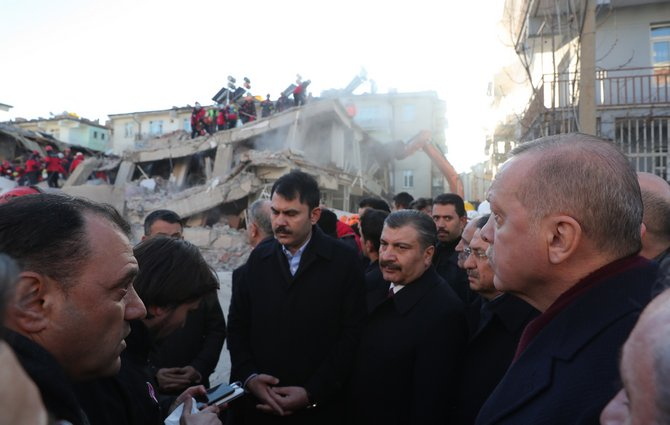 Erdoğan deprem bölgesinde incelemelerde bulundu 6