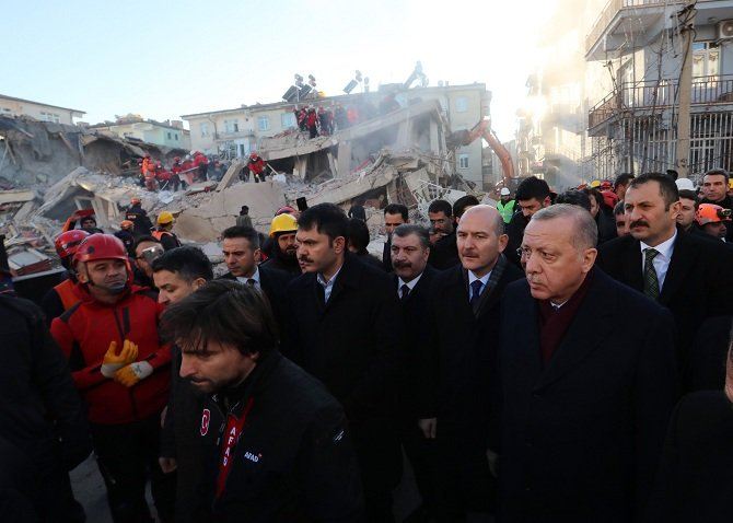 Erdoğan deprem bölgesinde incelemelerde bulundu 8