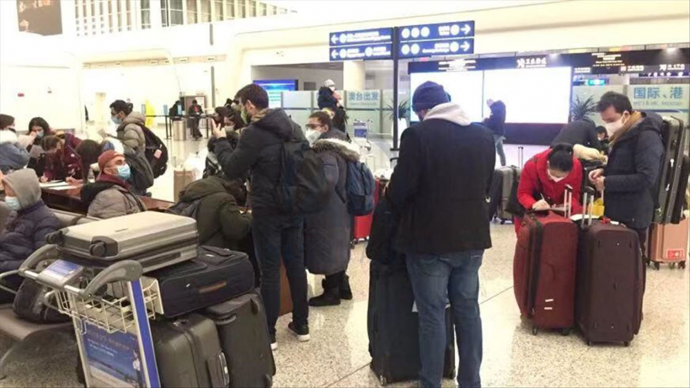 Vuhan kentindeki Türk vatandaşları havalimanında 7