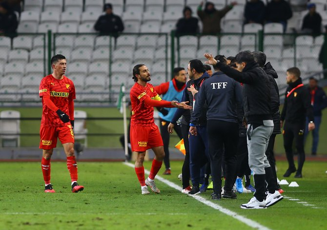 Konyaspor-Göztepe maçından kareler 26