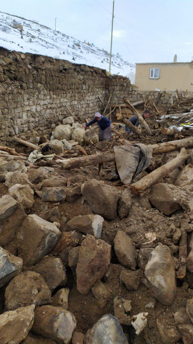 İran'daki deprem Van'ı vurdu 13
