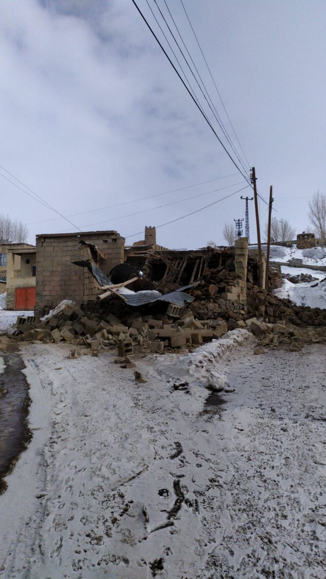 İran'daki deprem Van'ı vurdu 14