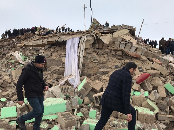 İran'daki deprem Van'ı vurdu 18