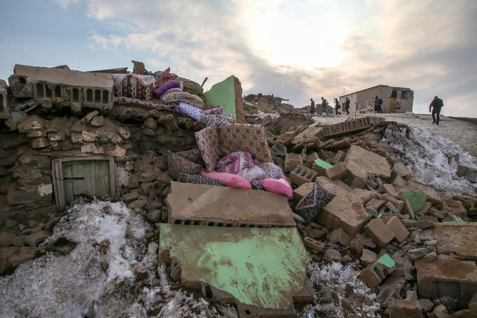 İran'daki deprem Van'ı vurdu 28