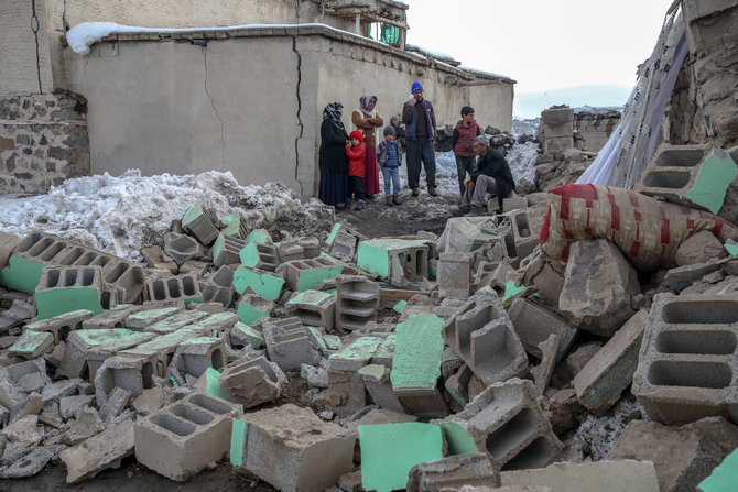 İran'daki deprem Van'ı vurdu 37