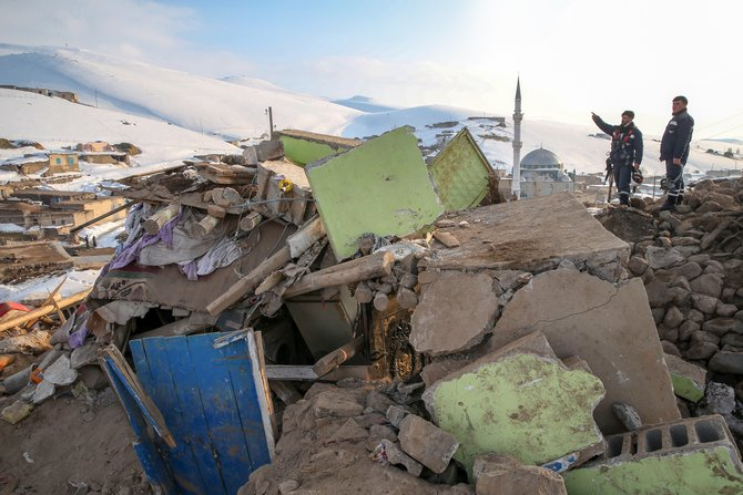 İran'daki deprem Van'ı vurdu 41