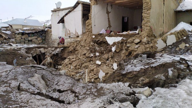 İran'daki deprem Van'ı vurdu 9