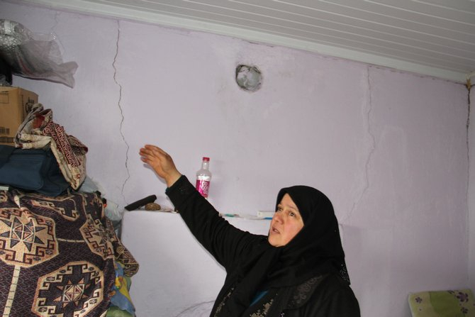 Konya'daki deprem sonrası evlerde hasar oluştu 5