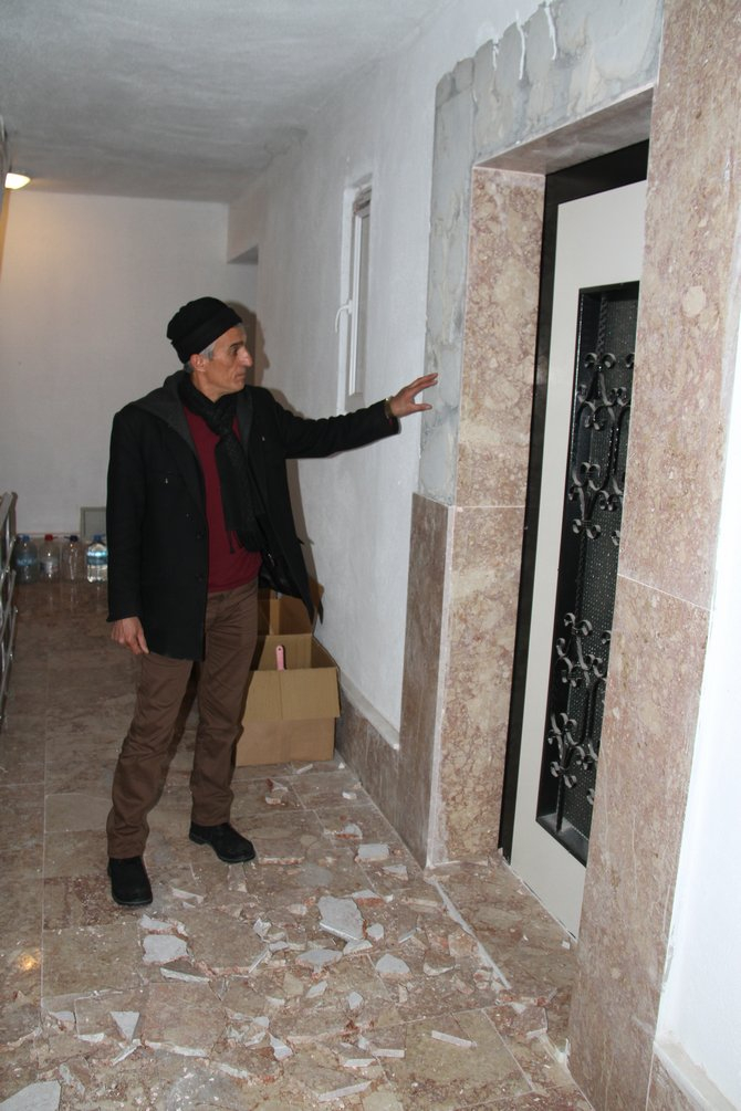 Konya'daki deprem sonrası evlerde hasar oluştu 9