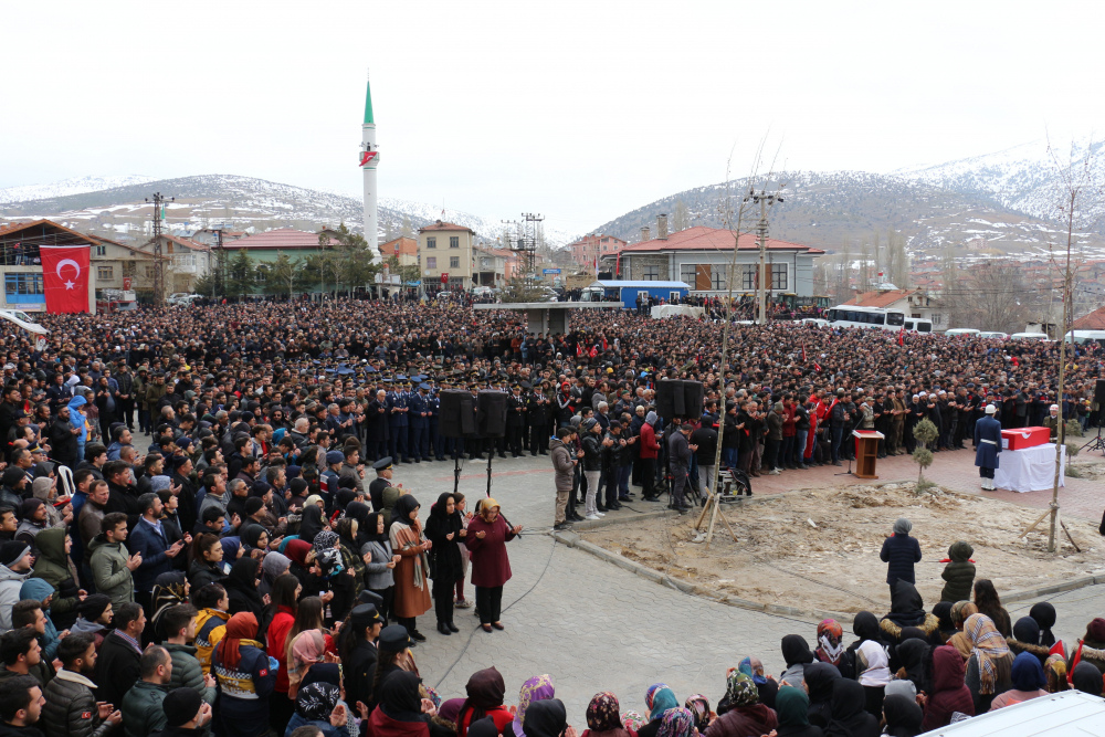 Konya'nın İdlib şehidi Bayram Olgun'u son yolculuğuna on binler uğurladı 7