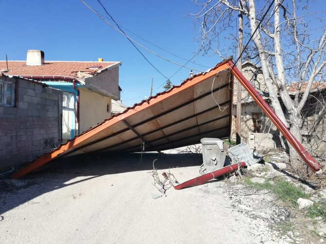 Konya'da fırtına hayatı olumsuz etkiledi 9