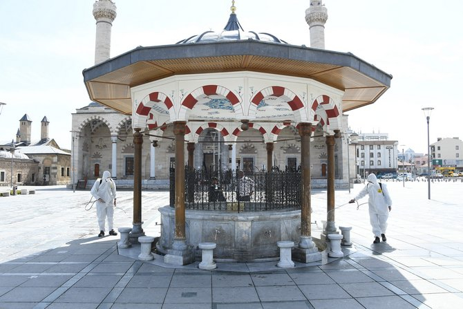 Konya Büyükşehir koronavirüsle mücadeleyi etkin şekilde sürdürüyor 13
