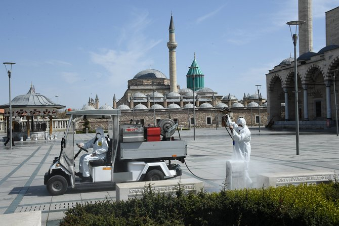 Konya Büyükşehir koronavirüsle mücadeleyi etkin şekilde sürdürüyor 9