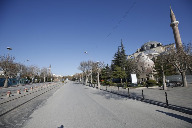 Konya'da sokağa çıkma yasağının ardından güne sessiz uyandı 14