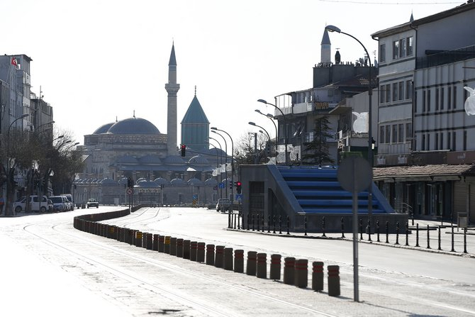 Konya'da sokağa çıkma yasağının ardından güne sessiz uyandı 17