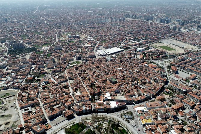 Konya'nın sessizliğe bürünen cadde ve sokakları havadan görüntülendi 8