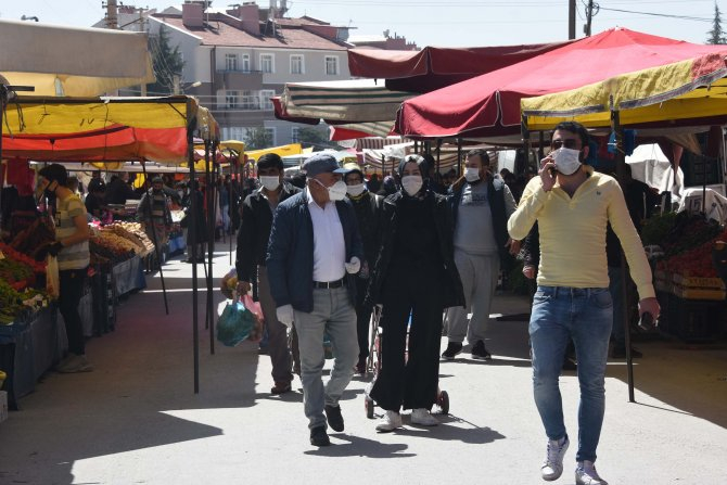Konya'da sokağa çıkma yasağı öncesi, pazar ve sokaklarda yoğunluk 1