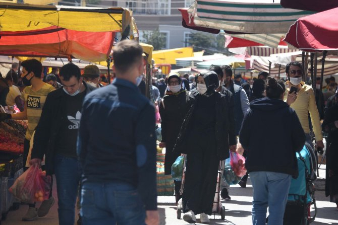 Konya'da sokağa çıkma yasağı öncesi, pazar ve sokaklarda yoğunluk 2