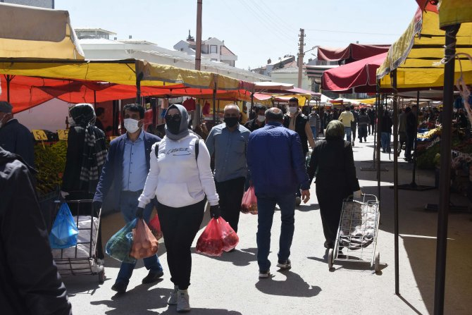 Konya'da sokağa çıkma yasağı öncesi, pazar ve sokaklarda yoğunluk 3